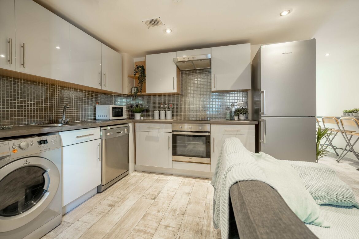 3 Regent Terrace - 4 Bed Apartment Image 8